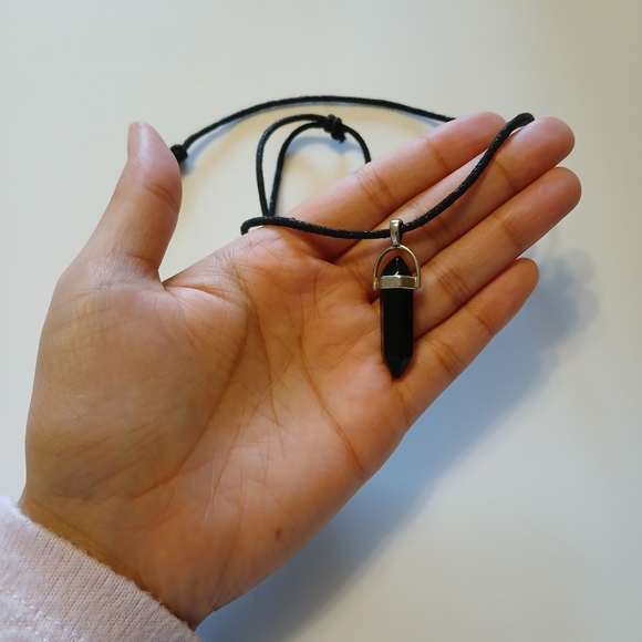 Women's Black Hexagonal Column Pointed Pendant Bohemian Fashion Necklace - Picture 3 of 4